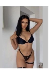 Elly is a stunning girl, curvy whit big tits and a huge ass